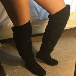 Knee boots